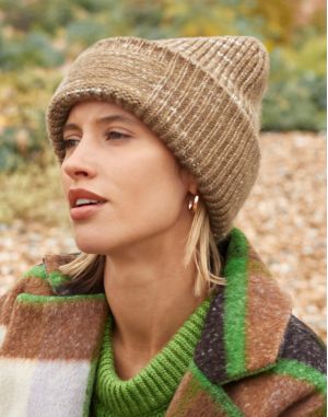 BONNET EN TRICOT ÉPAIS