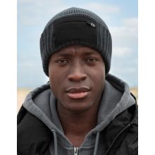 BONNET AVEC PATCH ZIPPÉ