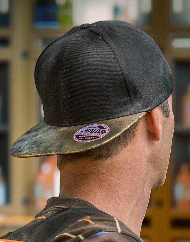 CASQUETTE TISSU PU NACRÉ