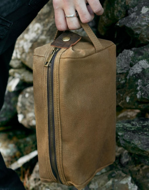 TROUSSE DE TOILETTE EN TOILE CIRÉEQD651Quadra